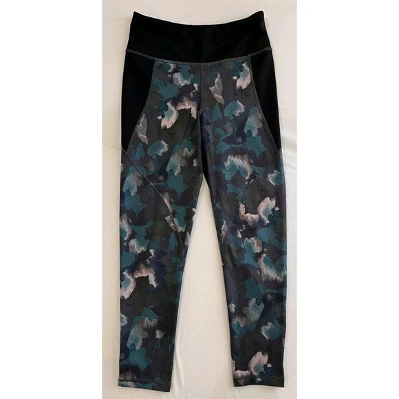 PATAGONIA WOMENS FORMFITTING CENTERED CROPS MAPLE CAMO/SMOLDER BLUE SZ Med - Picture 2 of 6